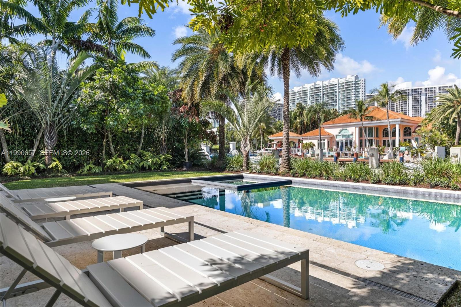 GOLDEN BEACH SEC E - Residential