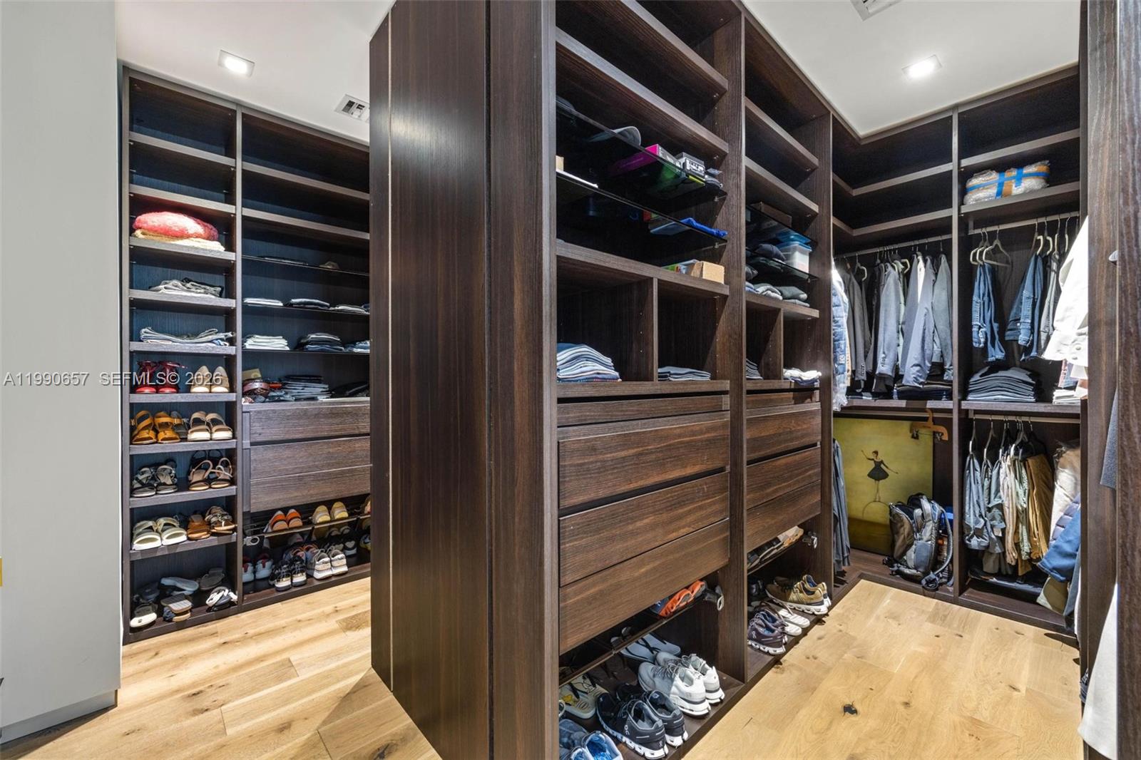 GOLDEN BEACH SEC E - Residential