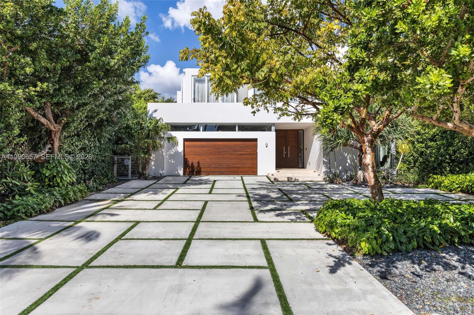 GOLDEN BEACH SEC E - Residential