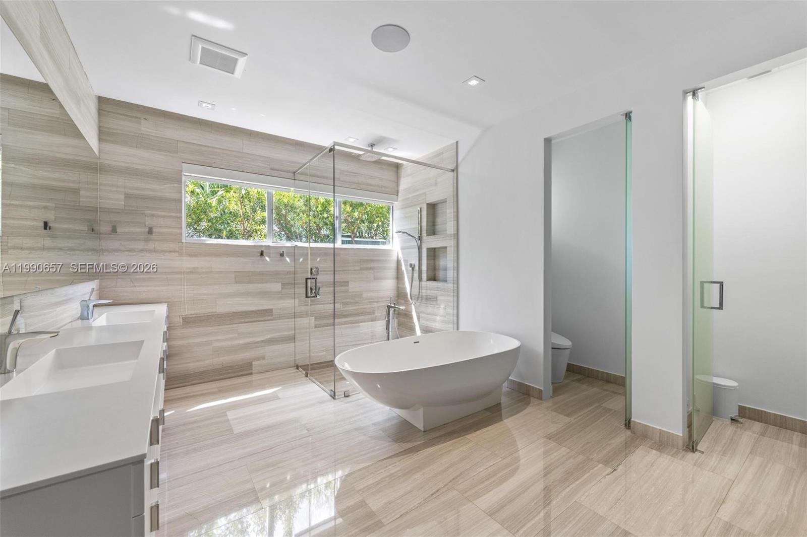 GOLDEN BEACH SEC E - Residential