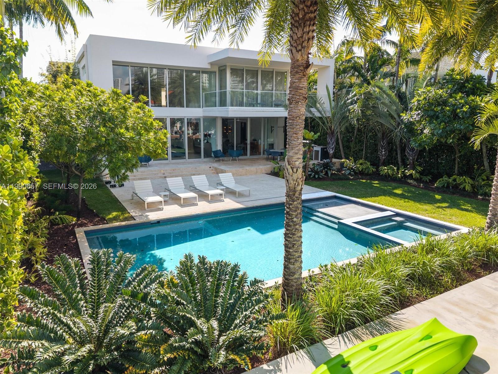 GOLDEN BEACH SEC E - Residential