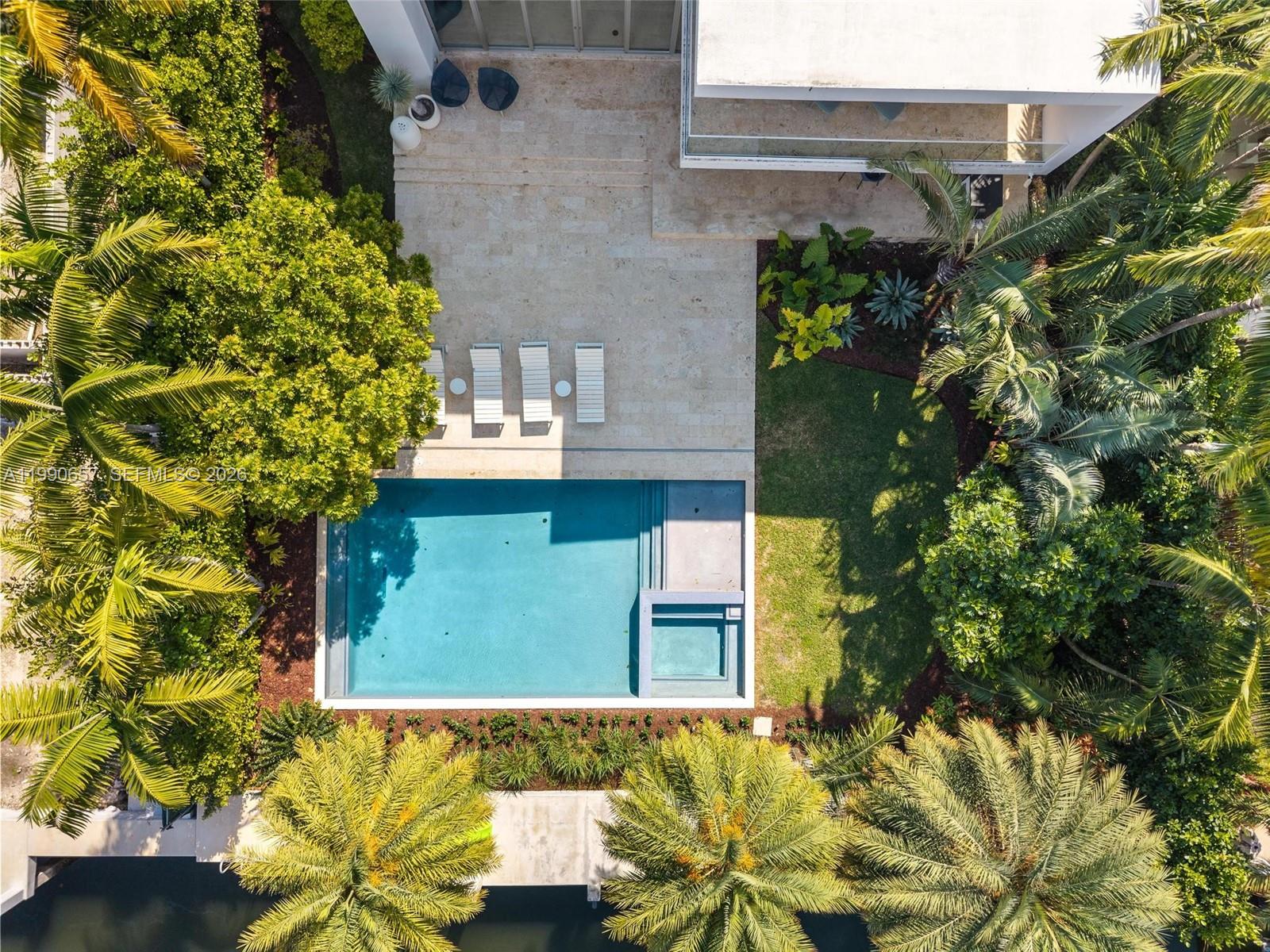 GOLDEN BEACH SEC E - Residential