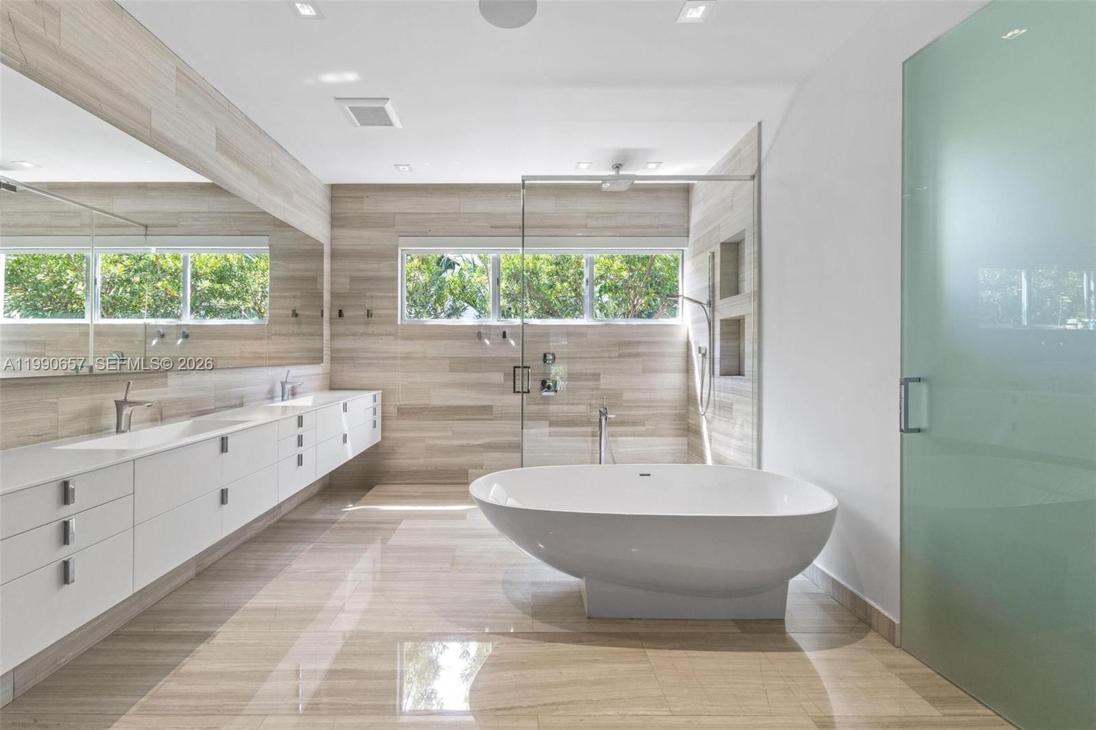 GOLDEN BEACH SEC E - Residential