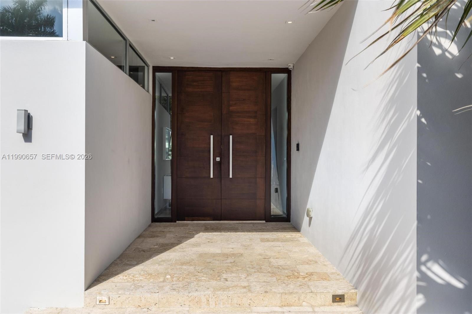 GOLDEN BEACH SEC E - Residential