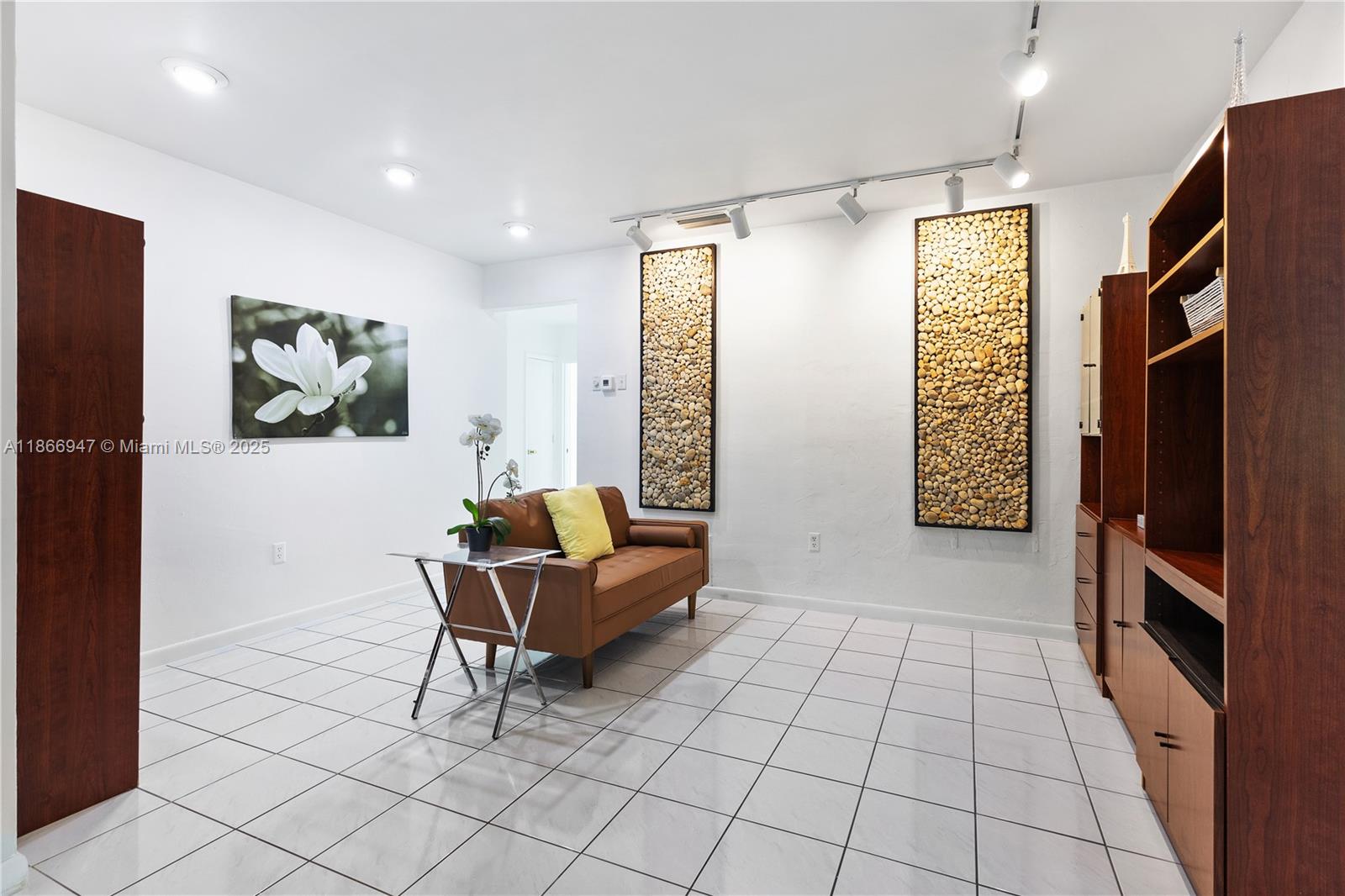 DARLINGTON MANOR 1ST ADDN - Residential