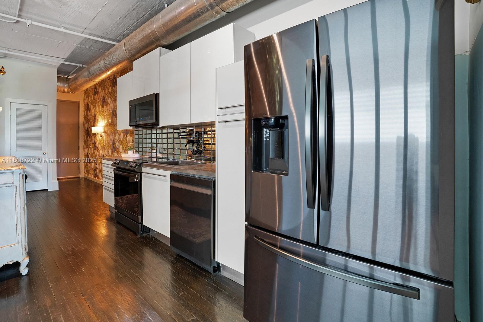 1700 Meridian Ave 304