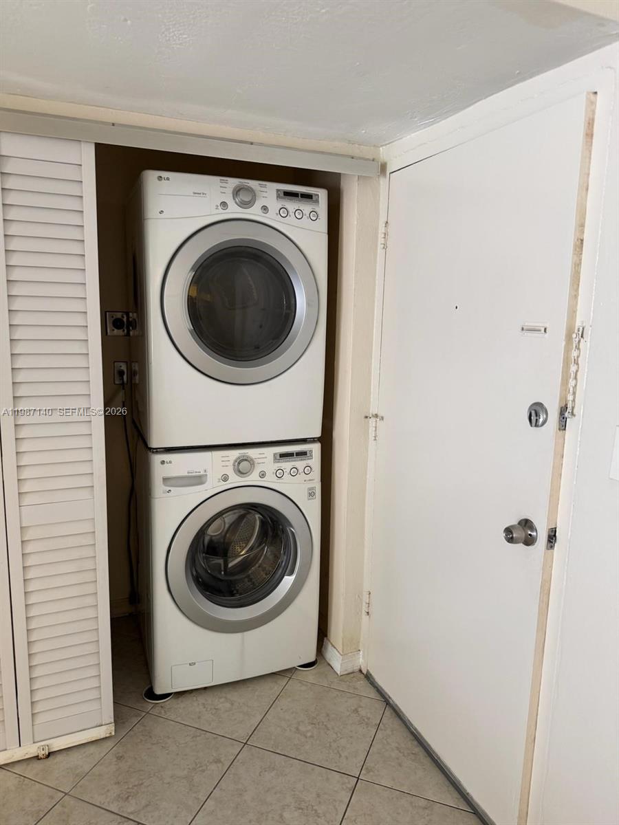 DADELAND CAPRI CONDO - Residential Lease