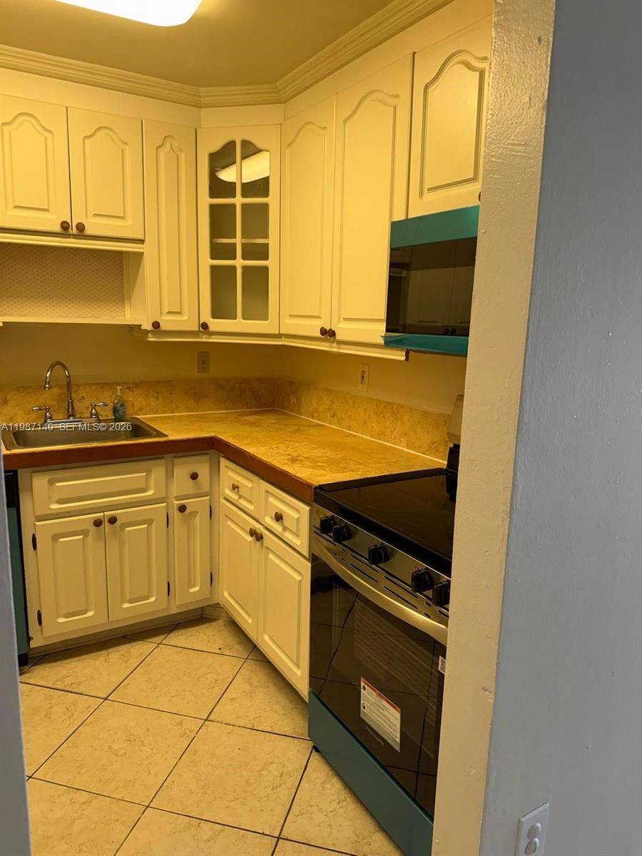 DADELAND CAPRI CONDO - Residential Lease