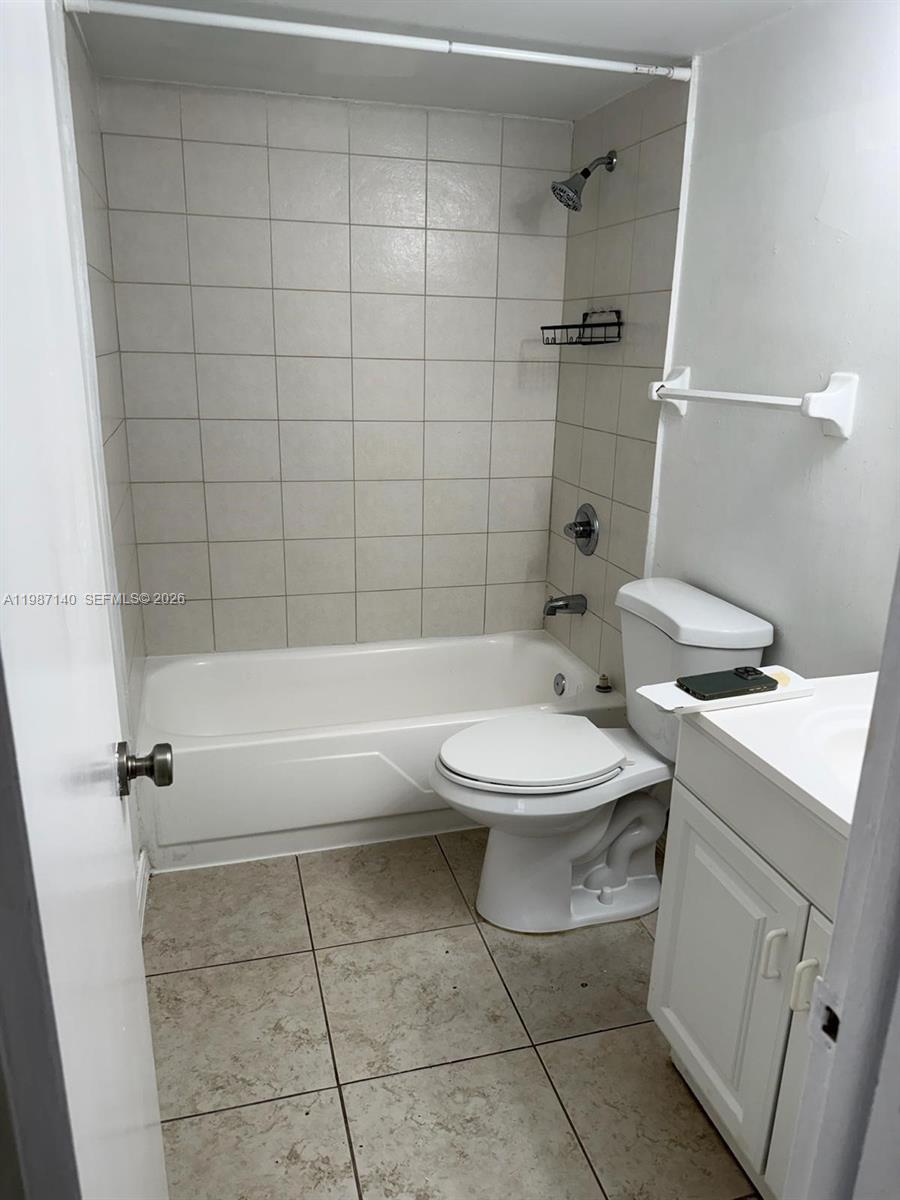 DADELAND CAPRI CONDO - Residential Lease