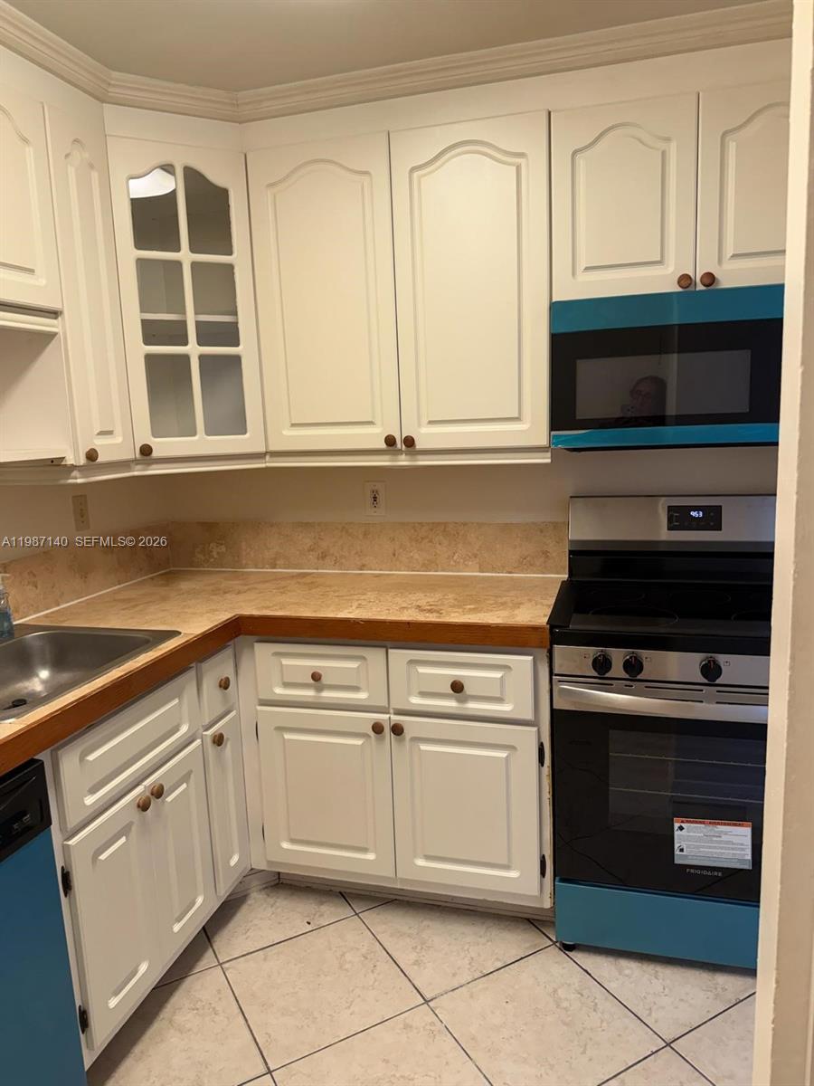 DADELAND CAPRI CONDO - Residential Lease