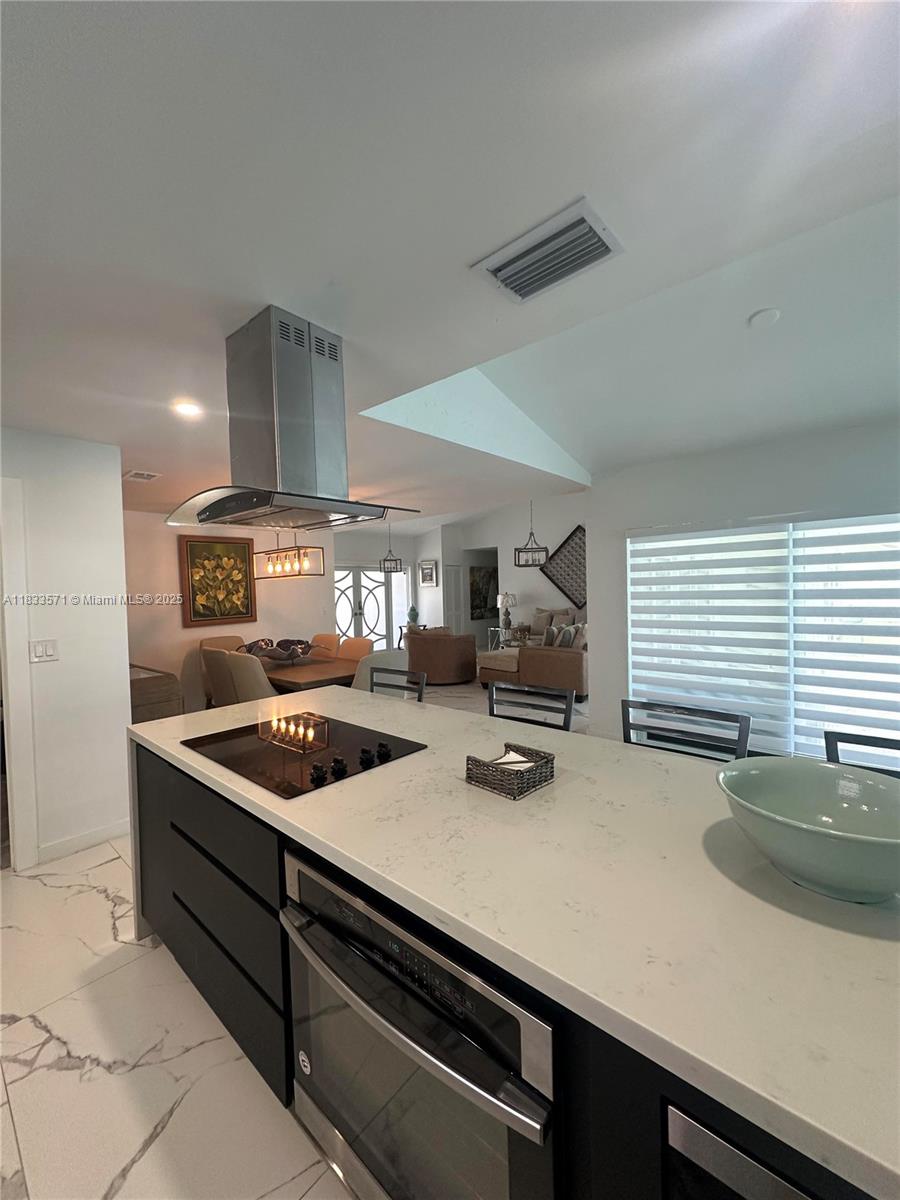 THE HARBOUR NORTH CONDO - Residential