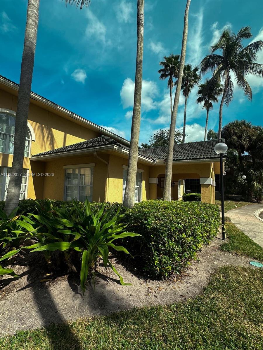 WINDWARD LAKES CONDO - Residential Lease