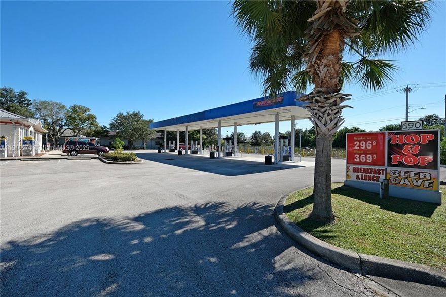 Proud to present a prime corner gas station and convenience store opportunity situated on ±1.03 acres with excellent visibility along Eyster Blvd and Huntington Lane. Built in 2006, this ±3,000 SF property will be delivered
vacant and free of any fuel supply agreements, offering exceptional flexibility for rebranding, repositioning, or redevelopment. This underperforming, owner operated station represents a strong value add opportunity in one of Brevard County’s most established and growing corridors.