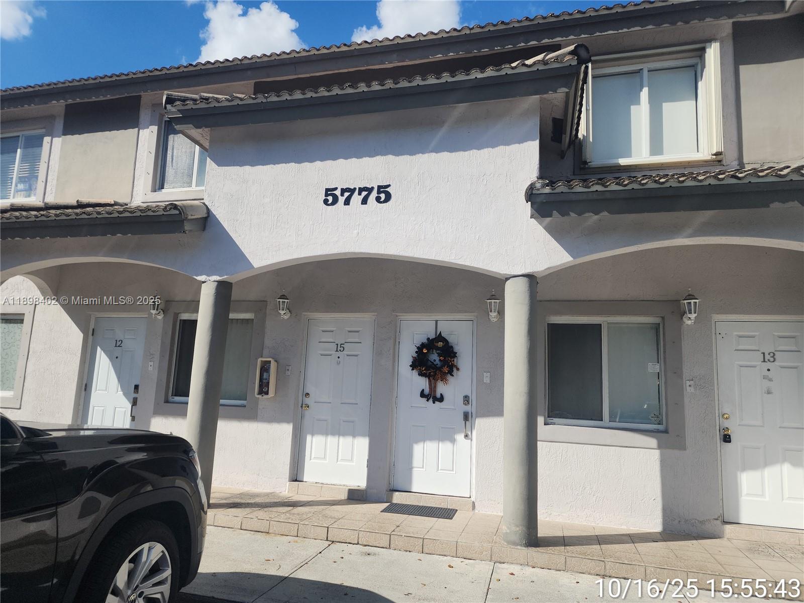 Amazing opportunity to own this 3-bedroom, 2-bath condo villa in Doral Grand Condo! plus two parking spots just for you! Nestled in a prime spot, you're just minutes from Turnpike, hospital, schools and shopping centers.