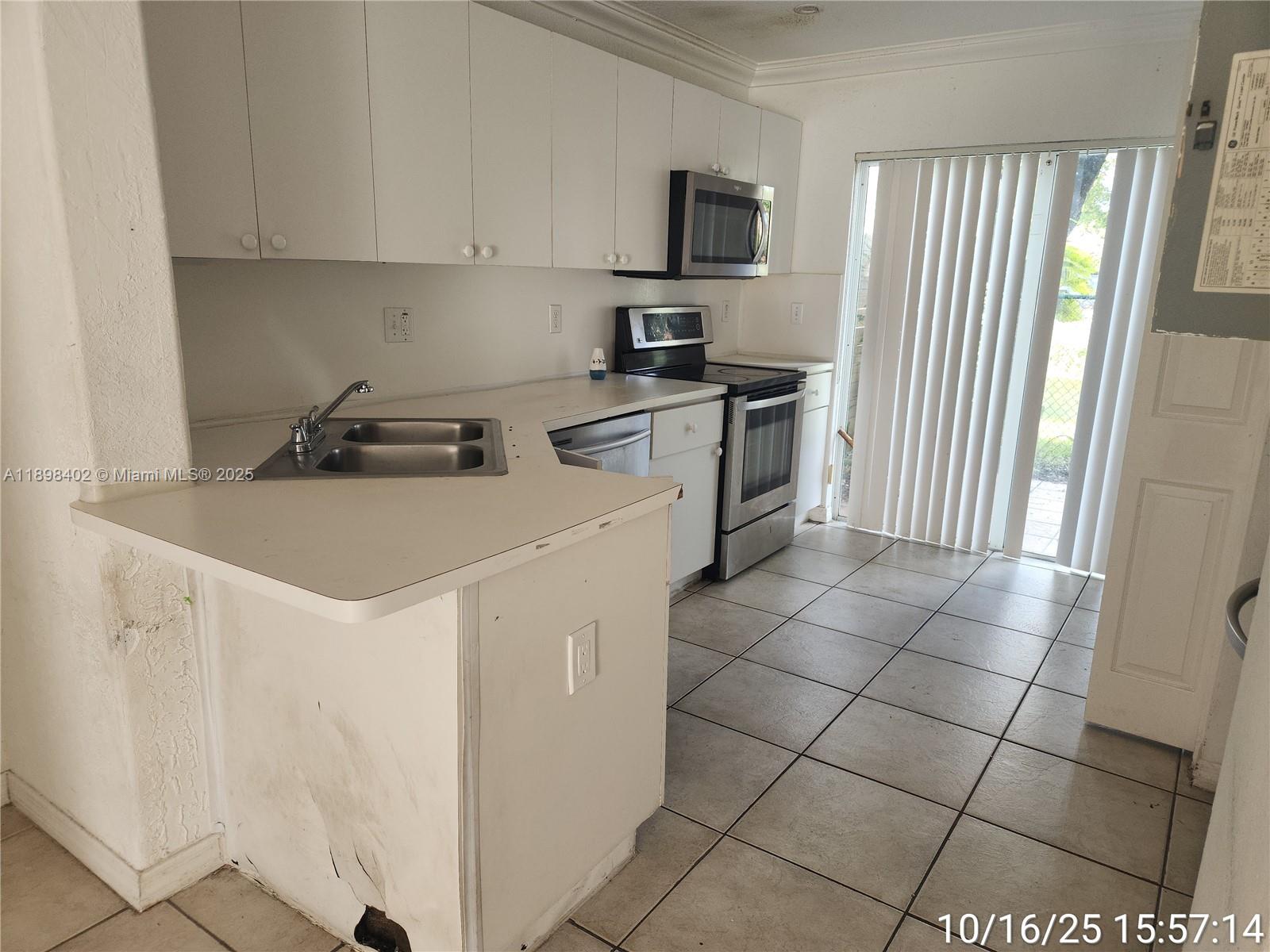 DORAL GRAND CONDO - Residential