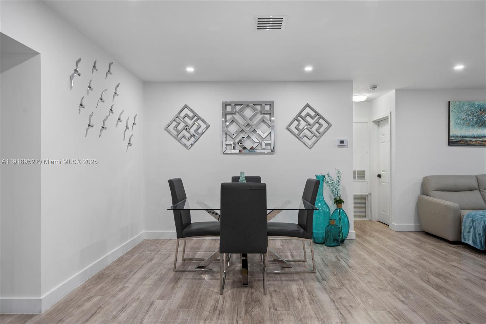 View photos, virtual tours, details... 850 SW 31st Ave