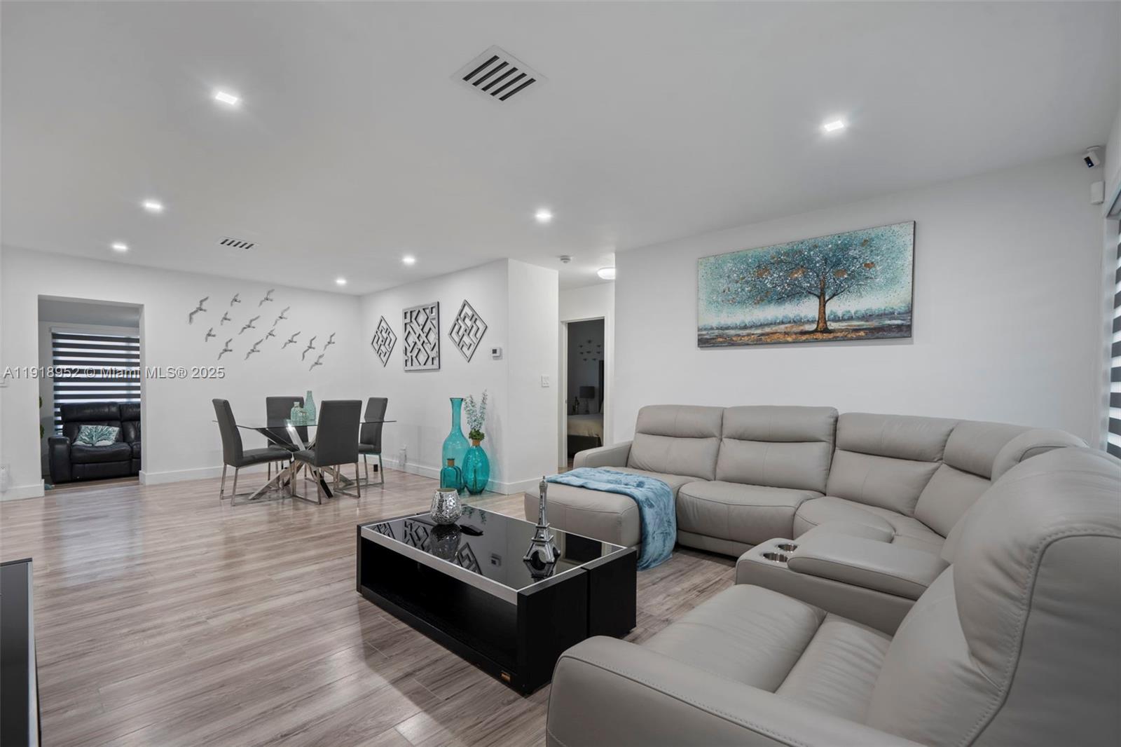 View photos, virtual tours, details... 850 SW 31st Ave