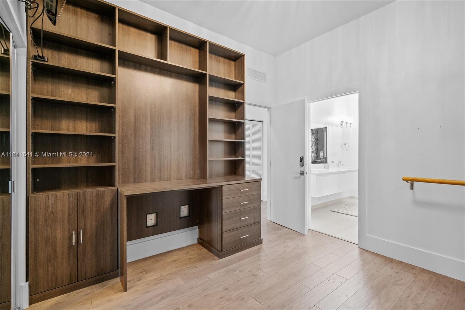 BEACHWALK - Residential
