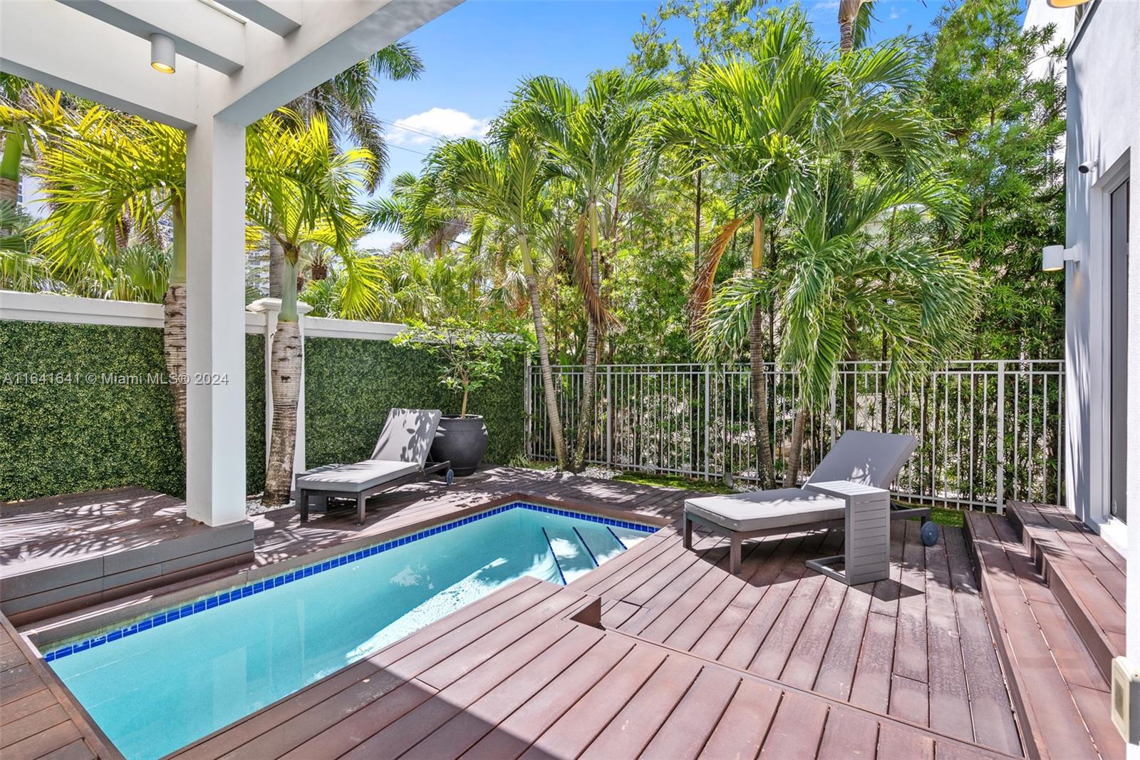 BEACHWALK - Residential