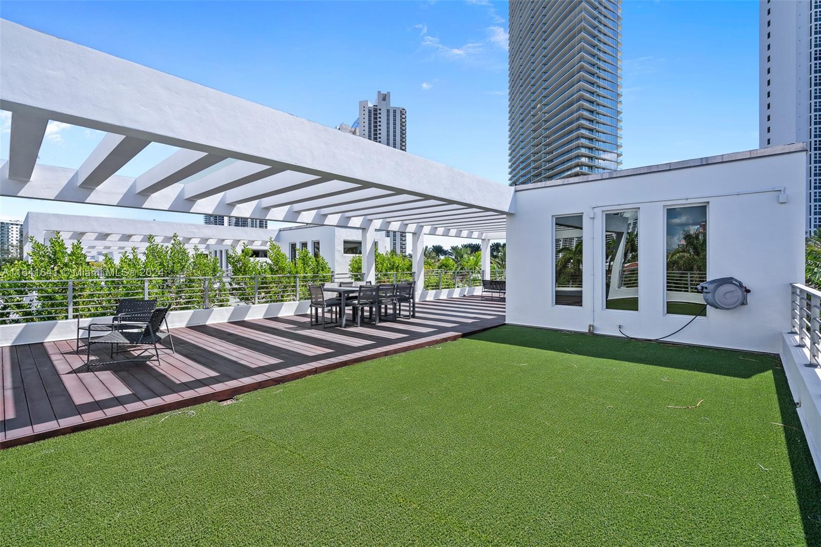 BEACHWALK - Residential