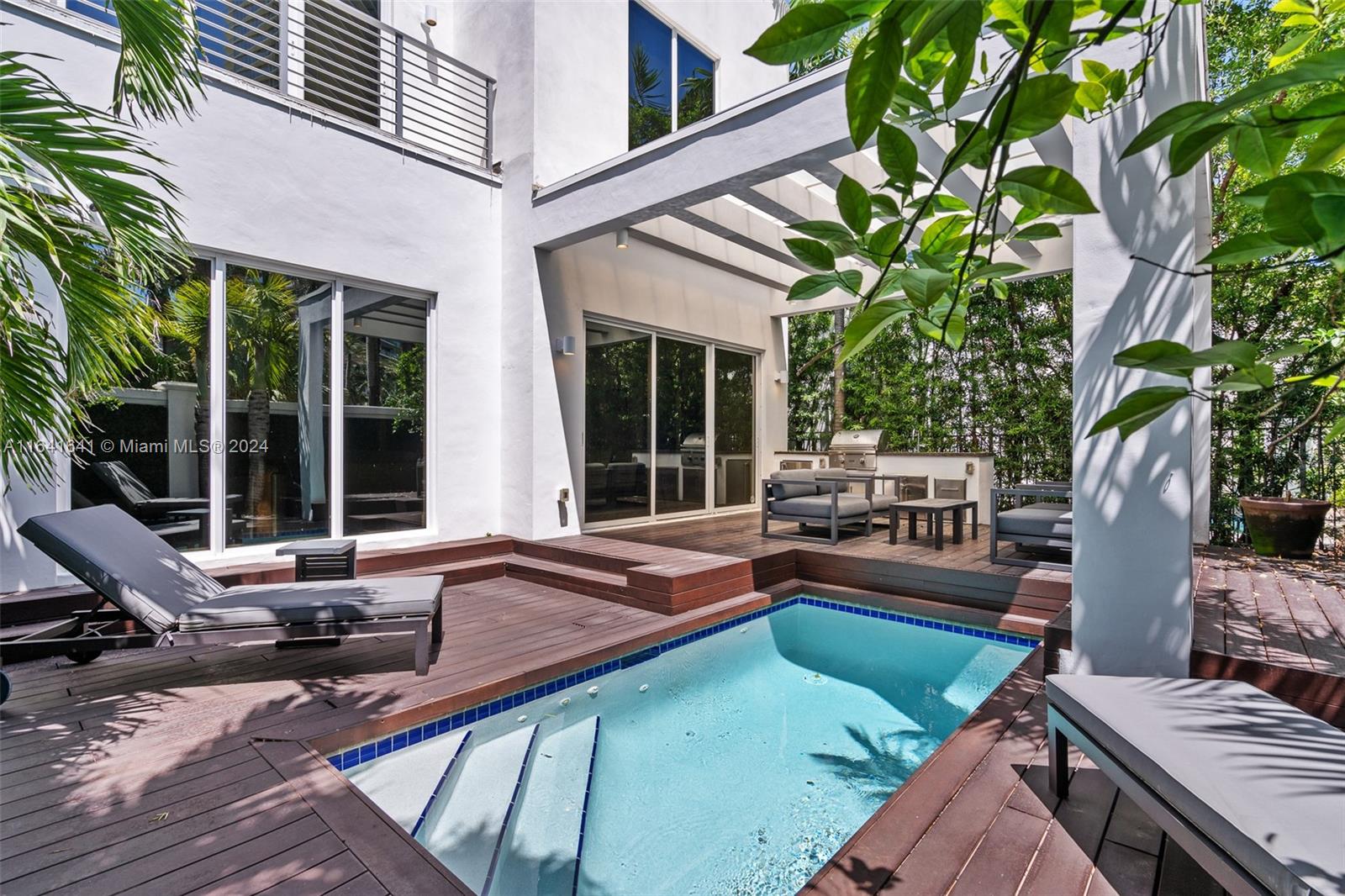 BEACHWALK - Residential
