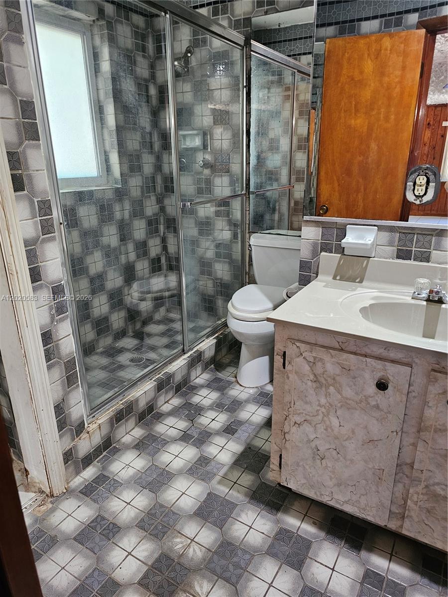 VENETIAN GARDEN REV - Residential