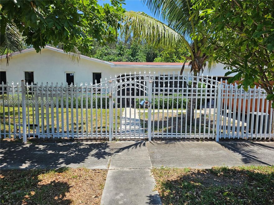 Larger corner home. 3Bed/3Bath, Family room +Extra room. Brand new kitchen and laminate floors. Perfect for large family.
