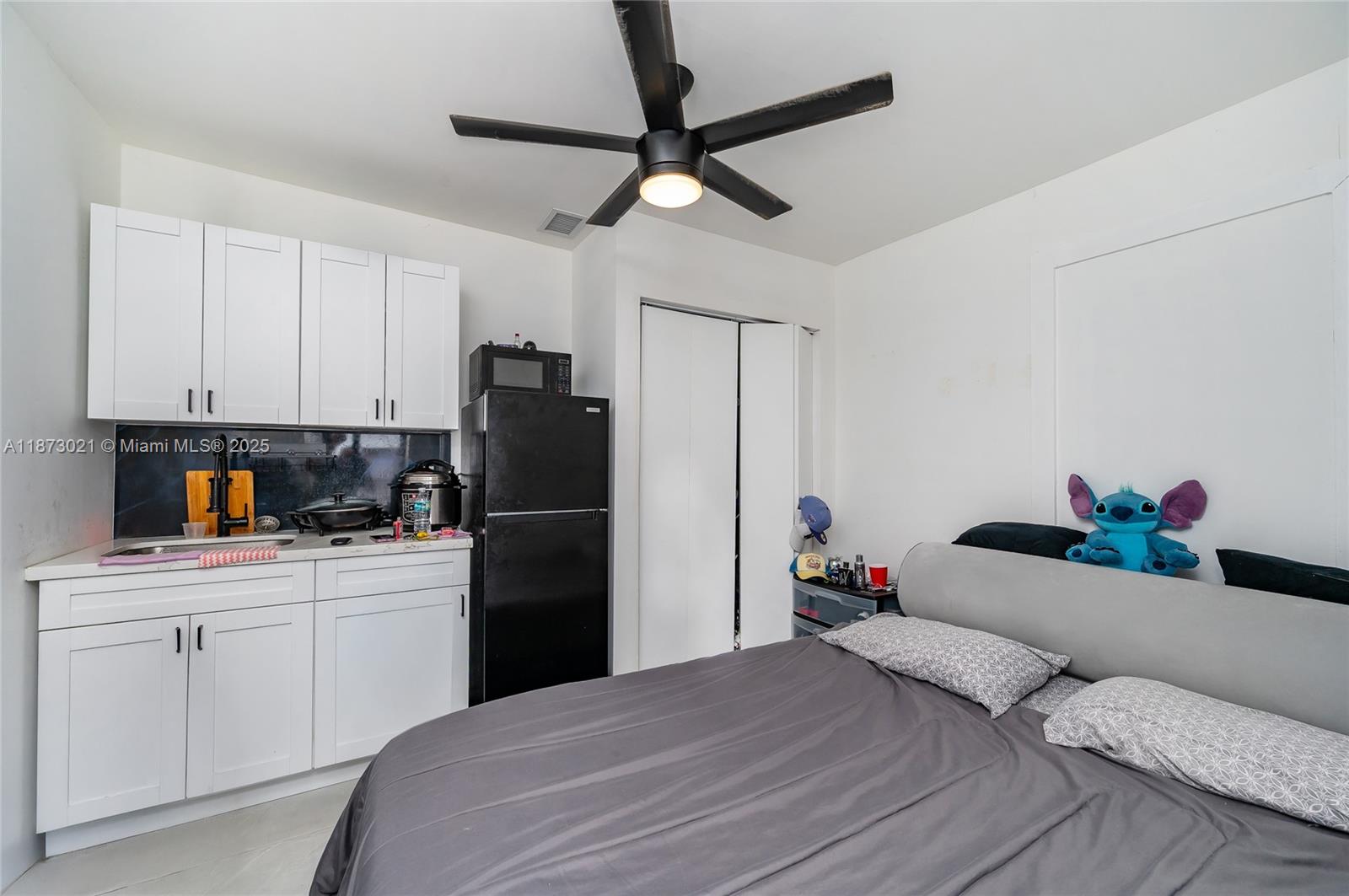 17 AVE MANOR - Residential Income