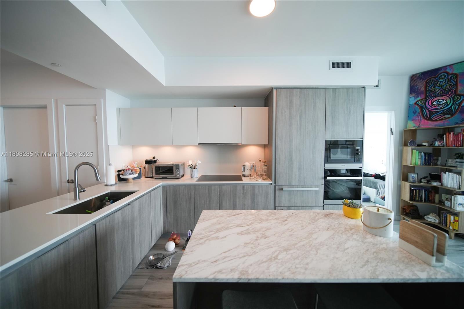 BISCAYNE BEACH CONDO - Residential