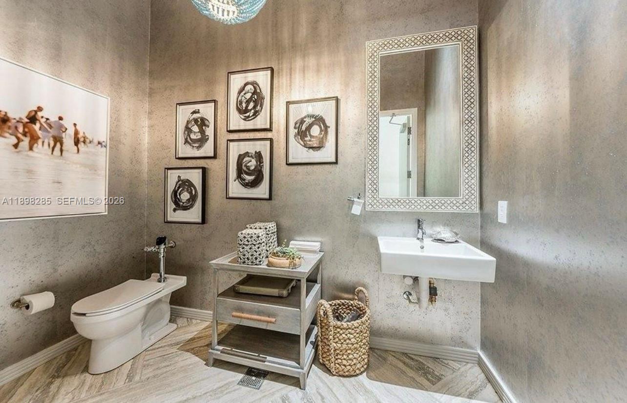 BISCAYNE BEACH CONDO - Residential