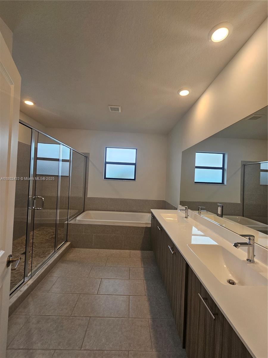 TUSCAN ISLES - Residential