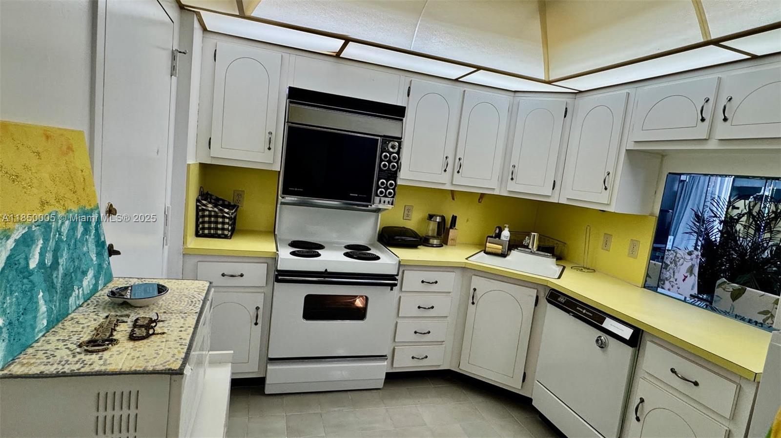 PRINCE GEORGE ARMS CONDO - Residential Lease