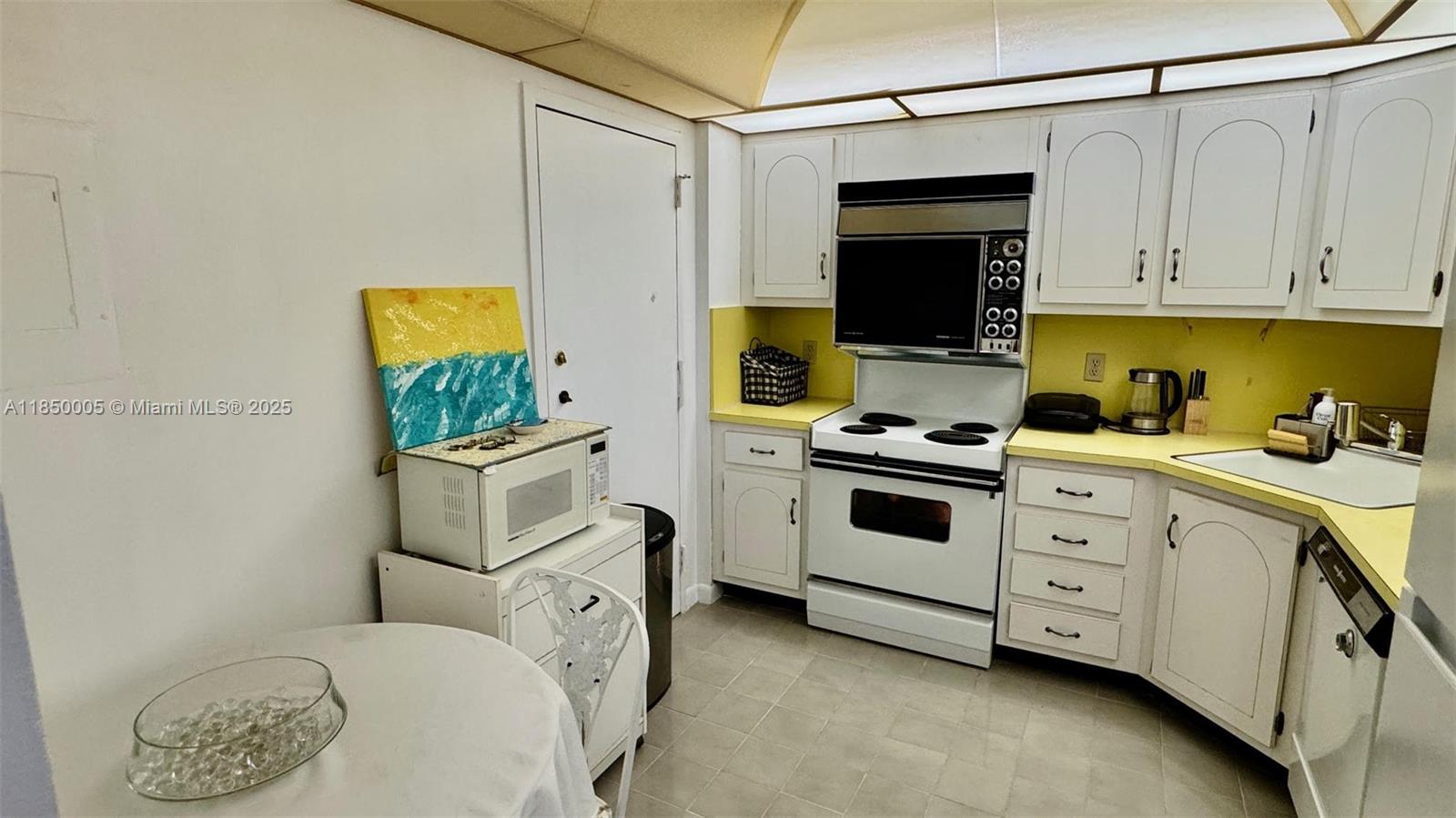 PRINCE GEORGE ARMS CONDO - Residential Lease