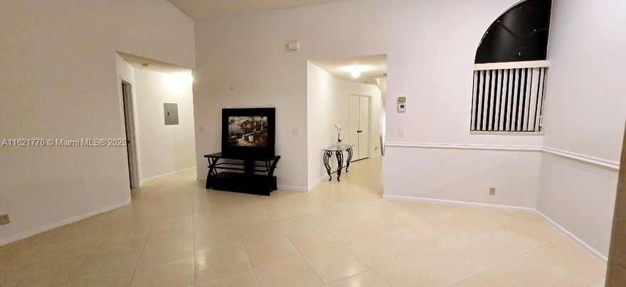 Reduced to Sell!!!!
Beautiful 3 bedrooms 2 bathrooms in Fairways at Boca Golf & Tennis condo, screened patio, private one car garage with room in driveway for a second car.
Just steps from community  pool and hot tub. 
Golf Course is available within walking distance.  
Close to Town center and the Beach!
YOU CAN ENJOY A COUNTRY CLUB LIFESTYLE WITHOUT THE EXTRA EXPENSE. 
YOU WON'T WANT TO MISS THIS ONE!