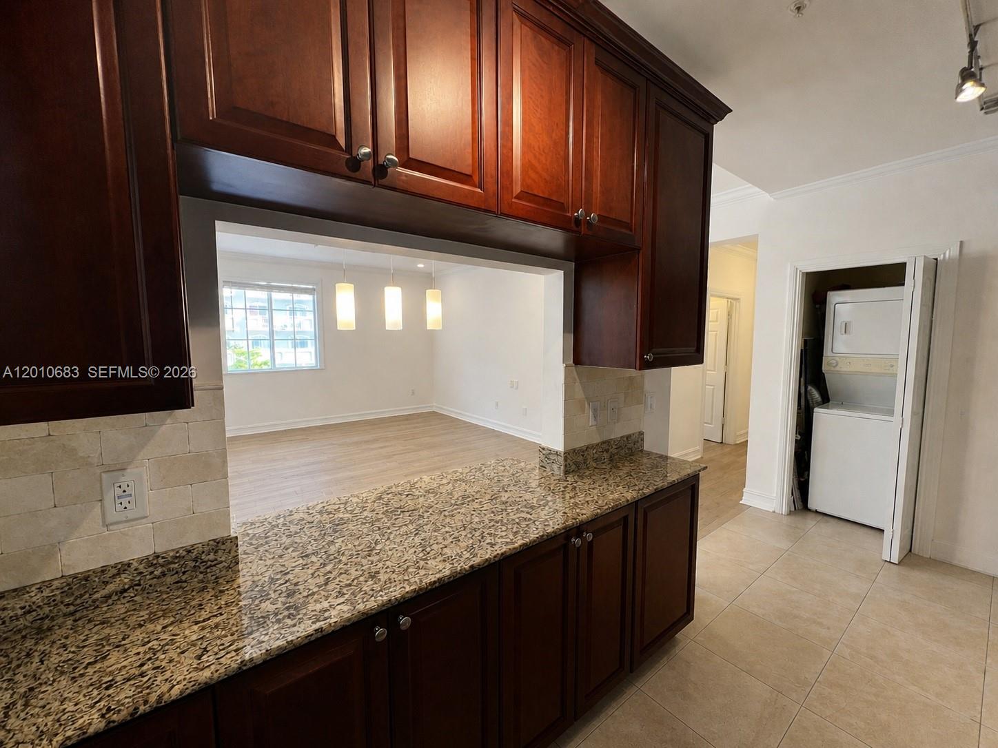 115 Mendoza Ave 202