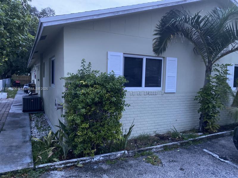 Amazing opportunity in Fort Lauderdale! This 2-bedroom apartment has beautiful porcelain tile floors and an updated kitchen. Washer/Dryer inside unit! Newer AC and shared backyard with no HOA! Easy access from your car, front-most unit in the triplex. Very centrally located, super close to 595, Turnpike, 441, Hard Rock Hotel & Casino. Less than 15 minutes to Downtown Fort Lauderdale, FLL Airport, and the beaches. Easy to show! This won't last long.