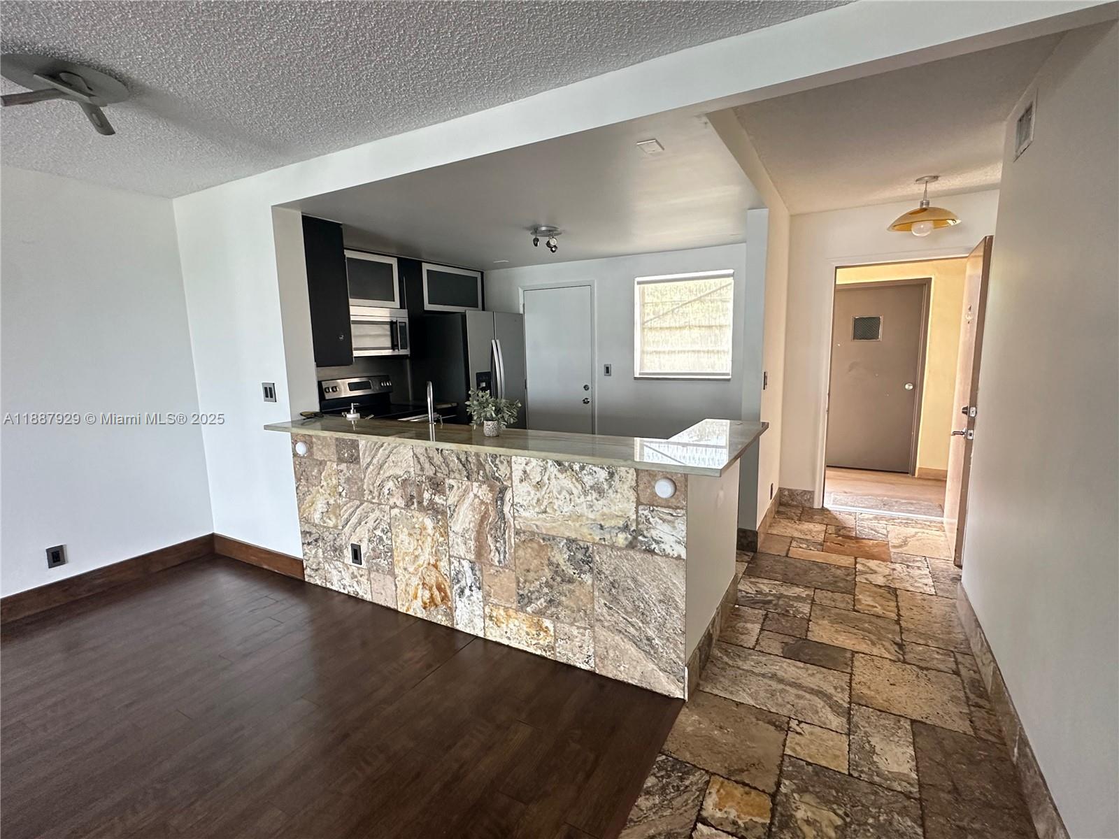 MEADOWBROOK CONDO APTS BL - Residential Lease