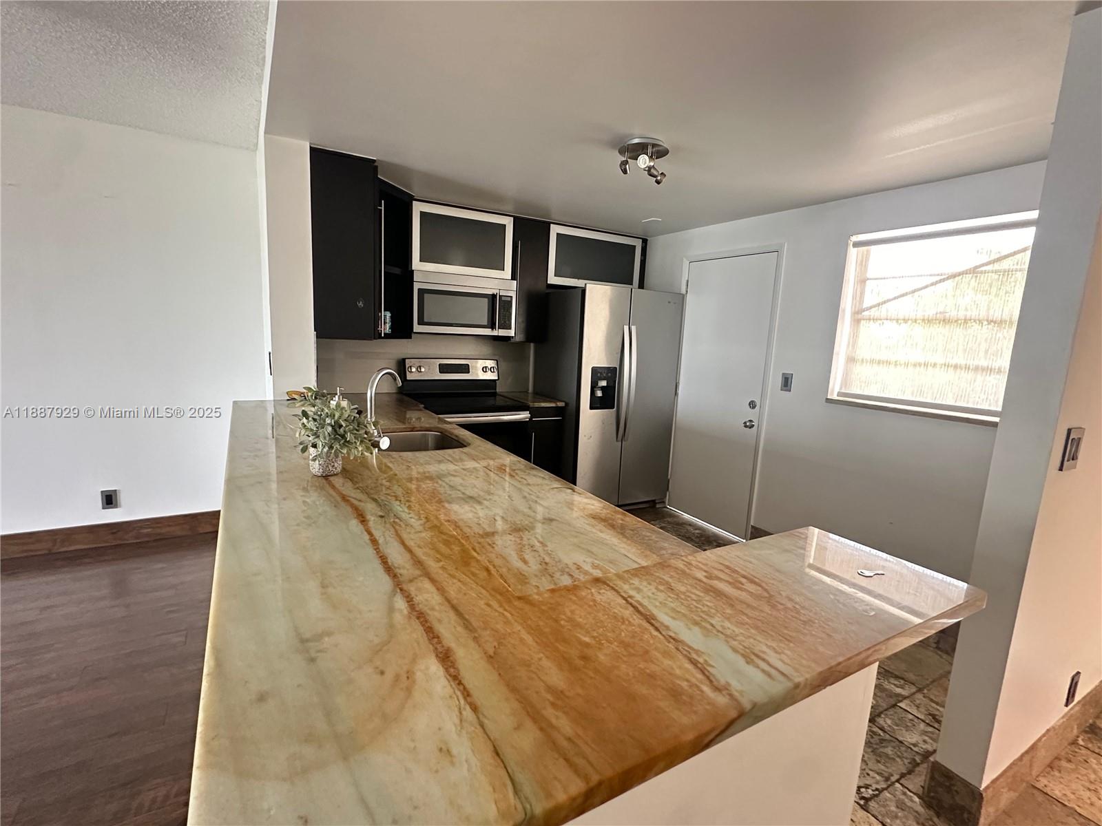 MEADOWBROOK CONDO APTS BL - Residential Lease