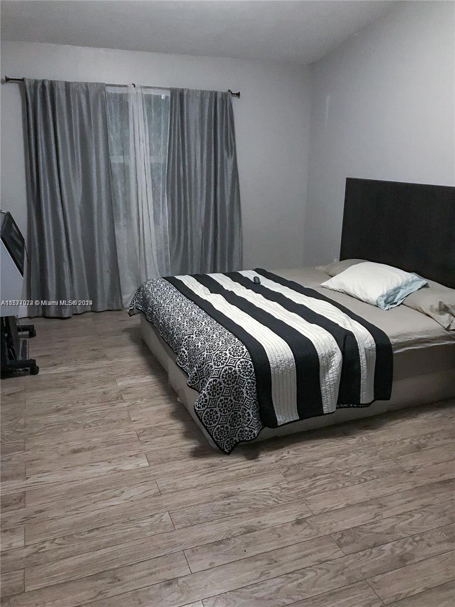 KEYS GATE CONDO NO EIGHT - Residential