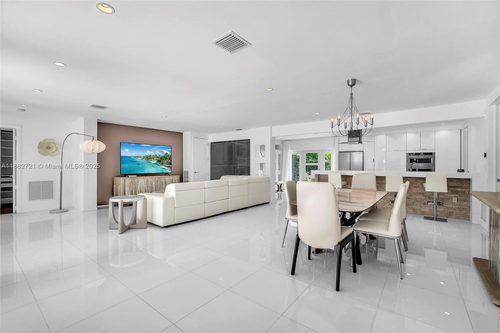 COCONUT GROVE MANOR - Residential Lease