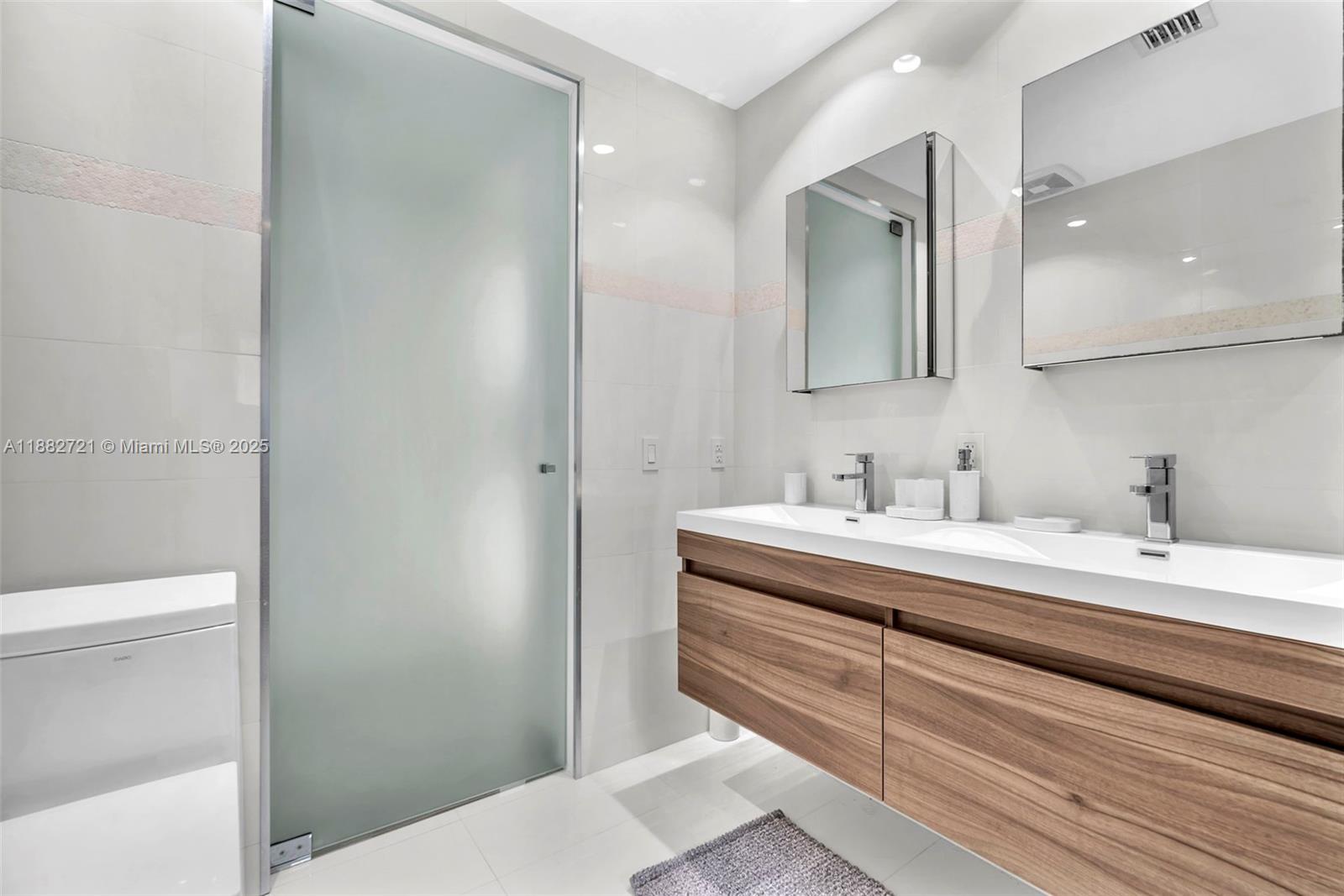 COCONUT GROVE MANOR - Residential Lease