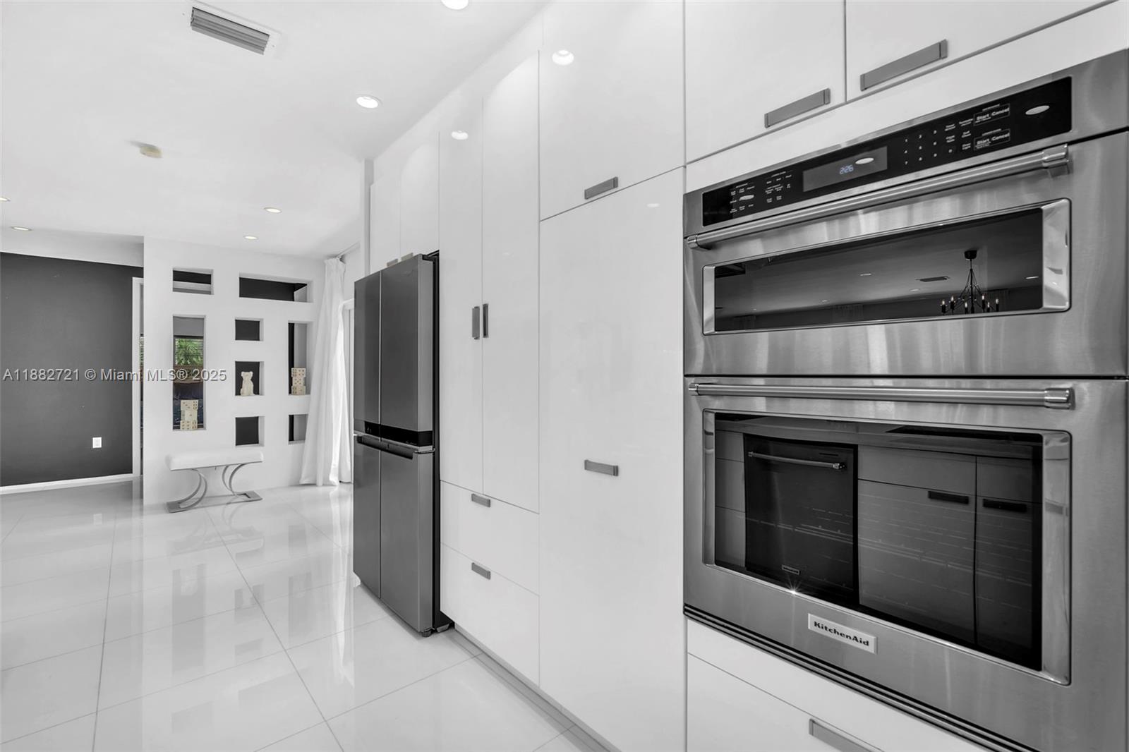 COCONUT GROVE MANOR - Residential Lease