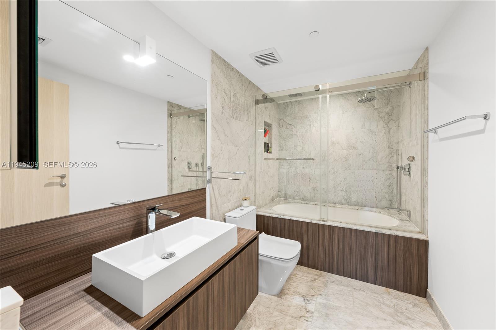 1000 Brickell Plz 4304