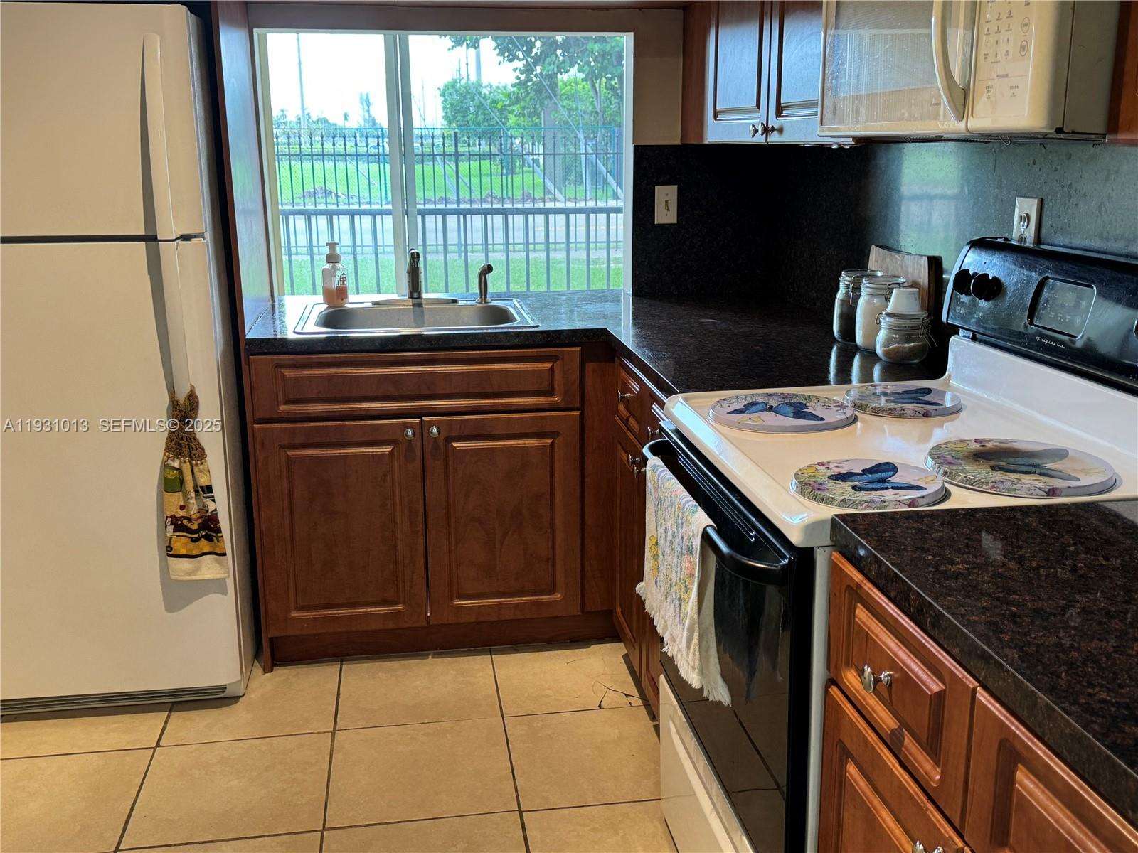 VERSAILLE GARDENS I CONDO - Residential