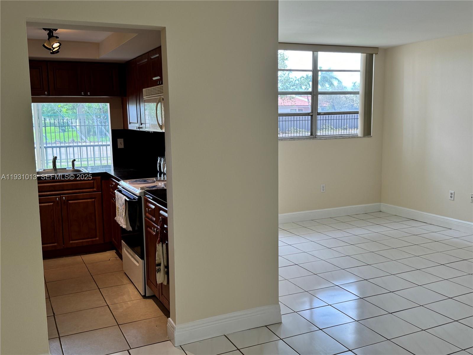 VERSAILLE GARDENS I CONDO - Residential