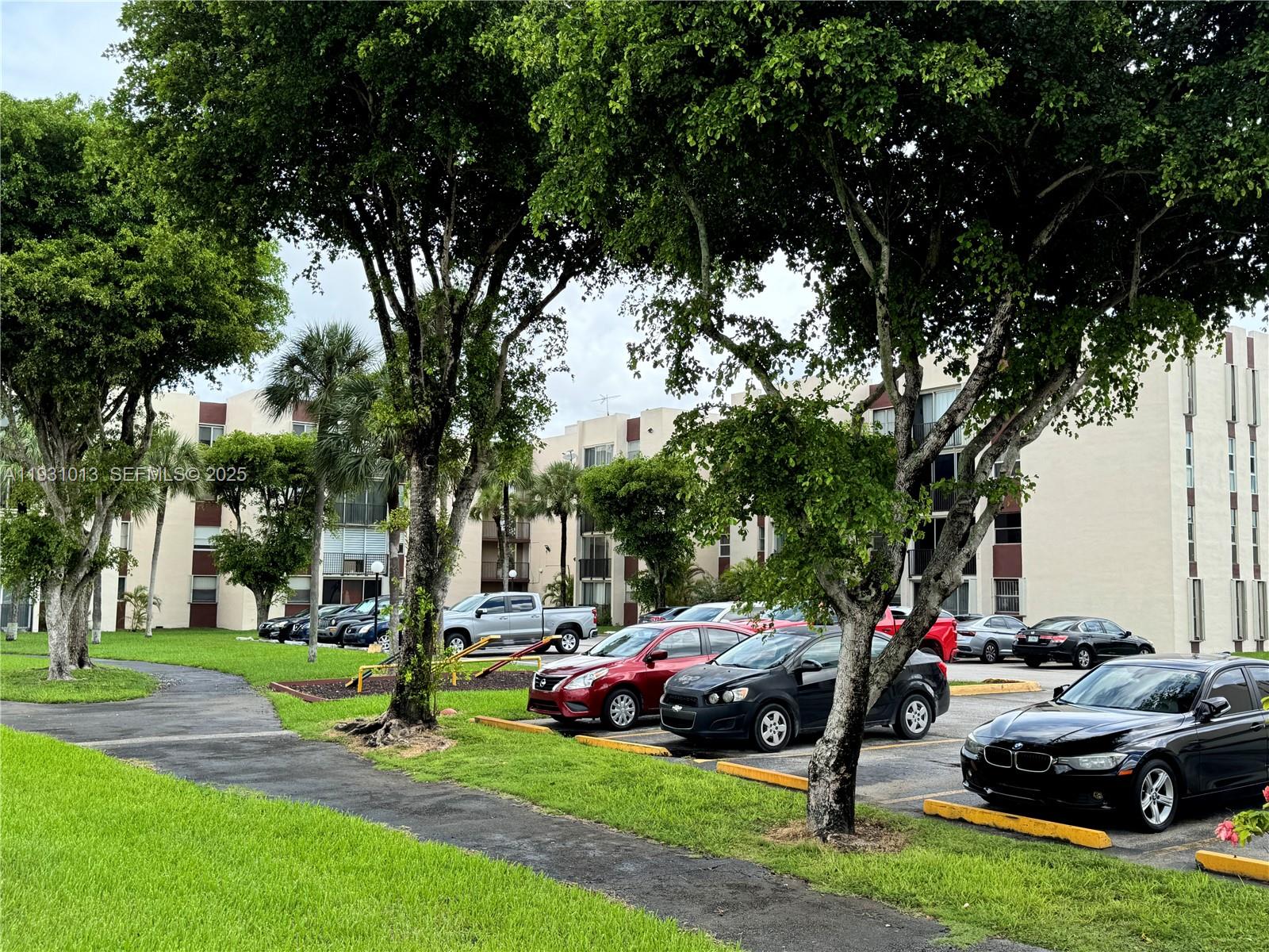 VERSAILLE GARDENS I CONDO - Residential