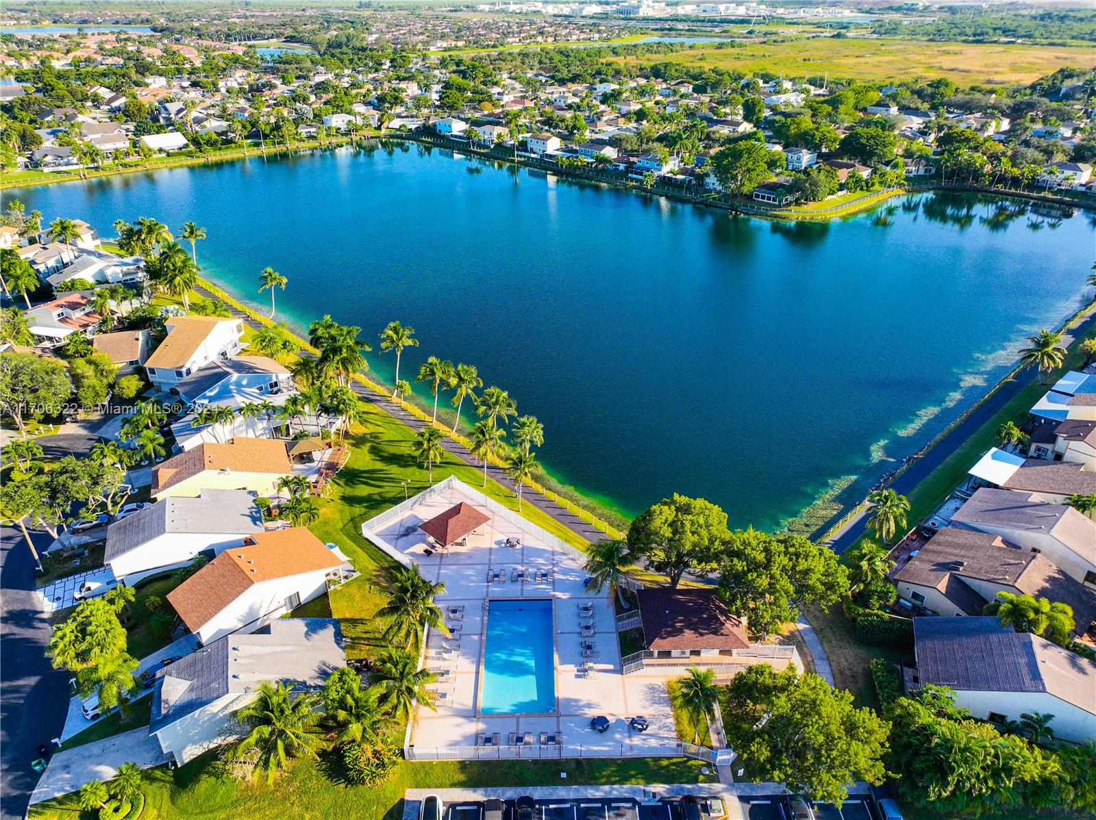 LAKES BY THE BAY SEC 1 - Residential