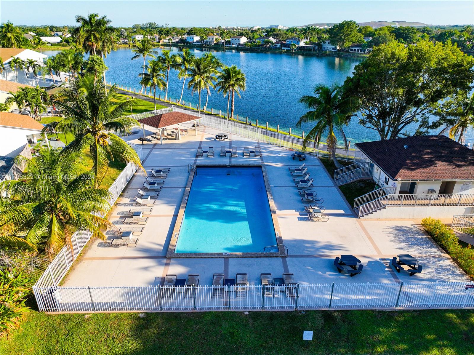 LAKES BY THE BAY SEC 1 - Residential