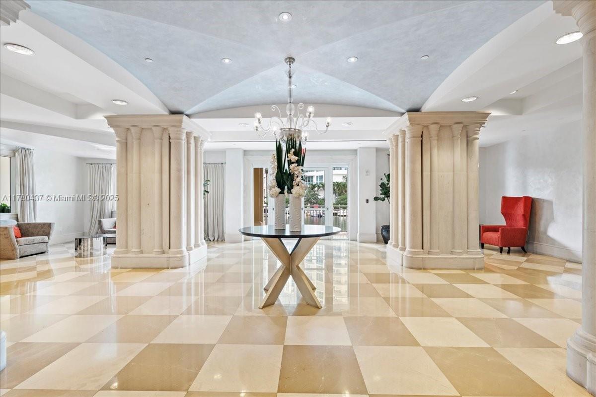 ST TROPEZ ON THE BAY II - Residential