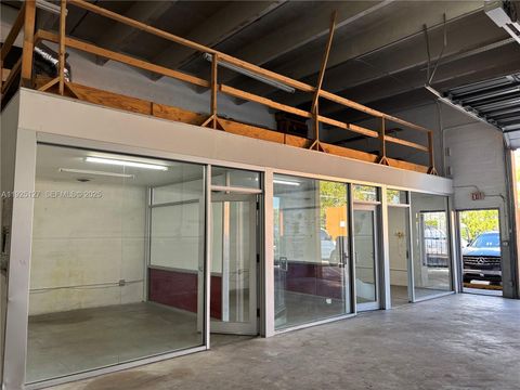 2111 W 76th St Hialeah FL 33016